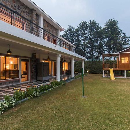 Stayvista At The Banyan Abode With Pool Table, Pet Friendly & Outdoor Pool Manesar Exteriér fotografie