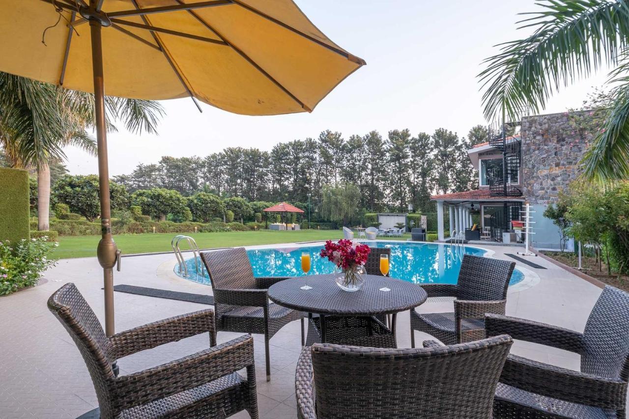 Stayvista At The Banyan Abode With Pool Table, Pet Friendly & Outdoor Pool Manesar Exteriér fotografie