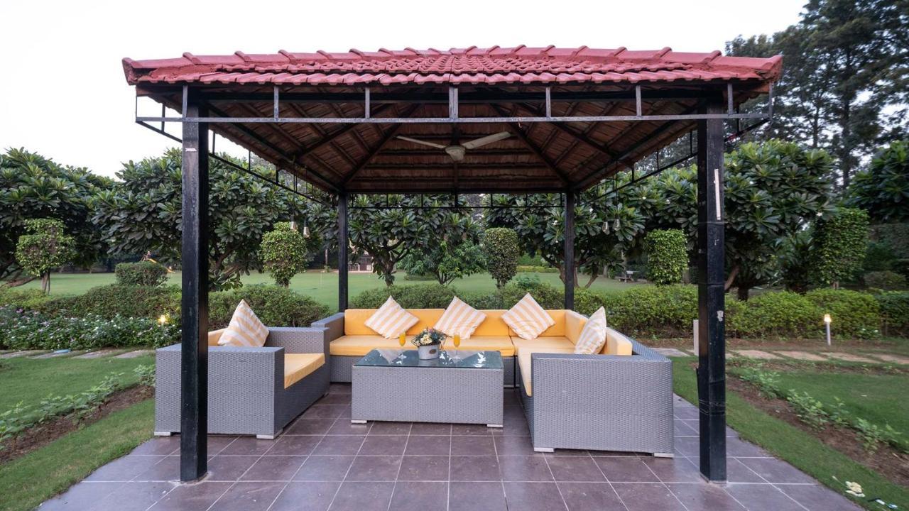 Stayvista At The Banyan Abode With Pool Table, Pet Friendly & Outdoor Pool Manesar Exteriér fotografie