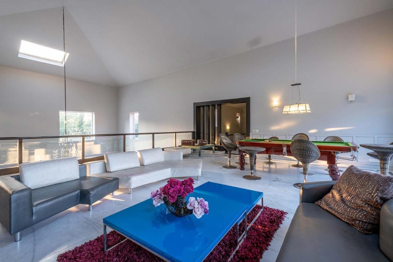 Stayvista At The Banyan Abode With Pool Table, Pet Friendly & Outdoor Pool Manesar Exteriér fotografie