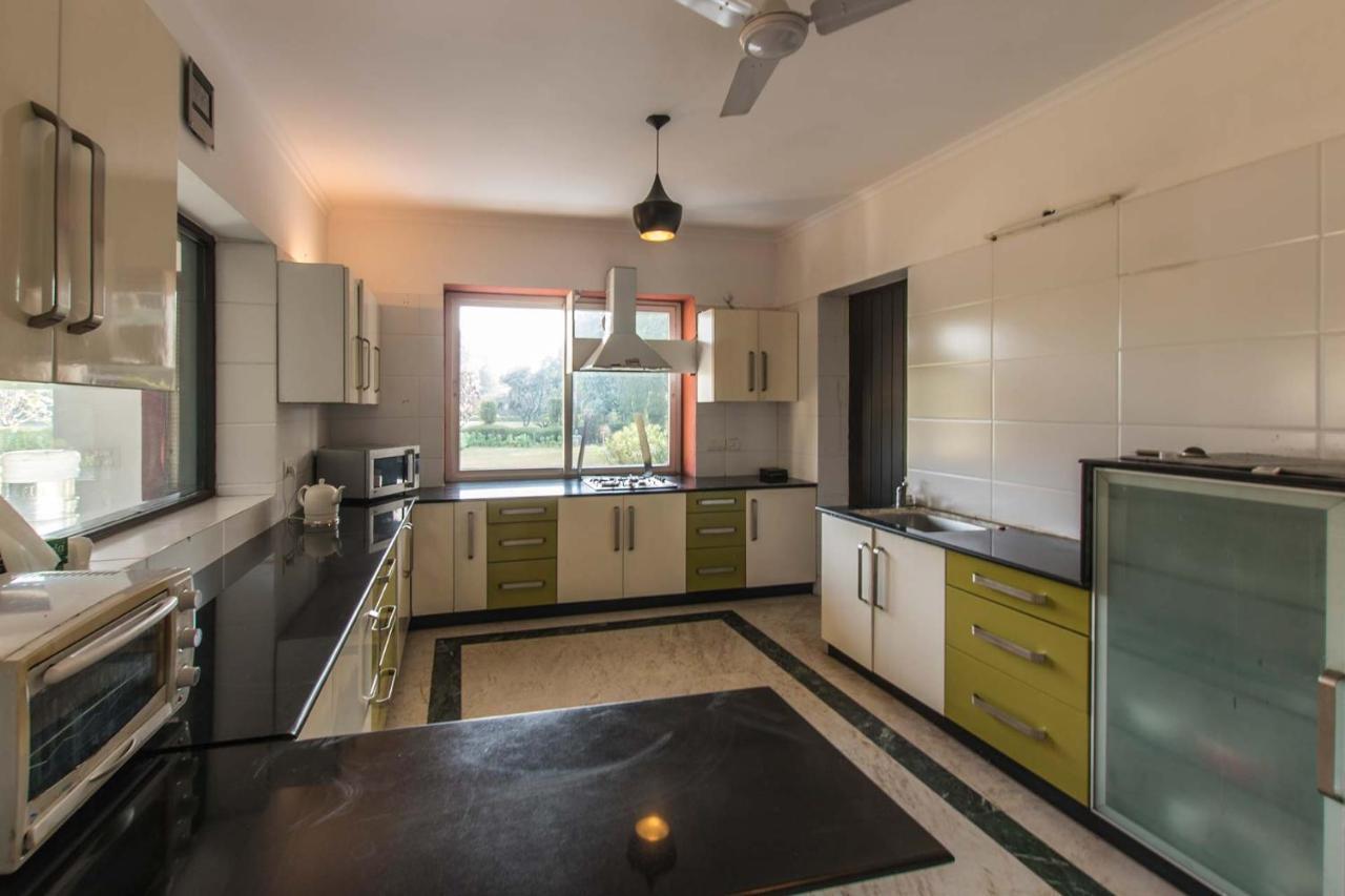 Stayvista At The Banyan Abode With Pool Table, Pet Friendly & Outdoor Pool Manesar Exteriér fotografie