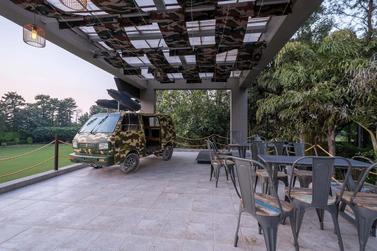 Stayvista At The Banyan Abode With Pool Table, Pet Friendly & Outdoor Pool Manesar Exteriér fotografie