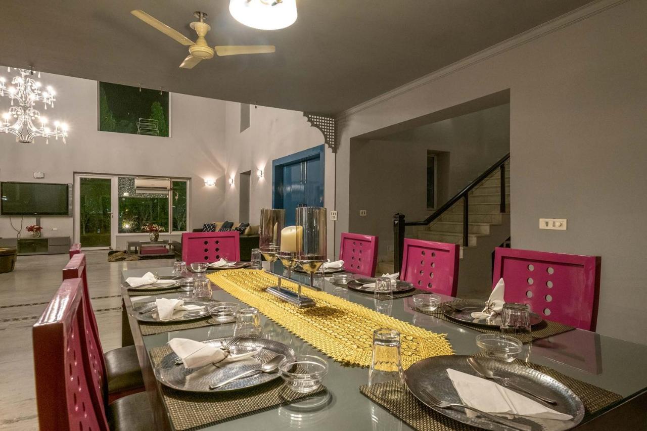 Stayvista At The Banyan Abode With Pool Table, Pet Friendly & Outdoor Pool Manesar Exteriér fotografie